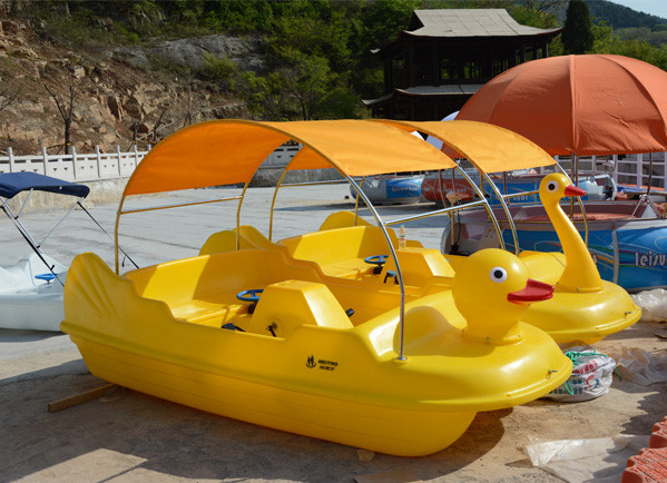 大黄鸭电动船