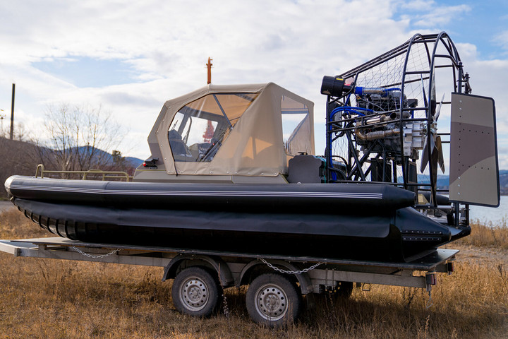 Sputnik 550充气船