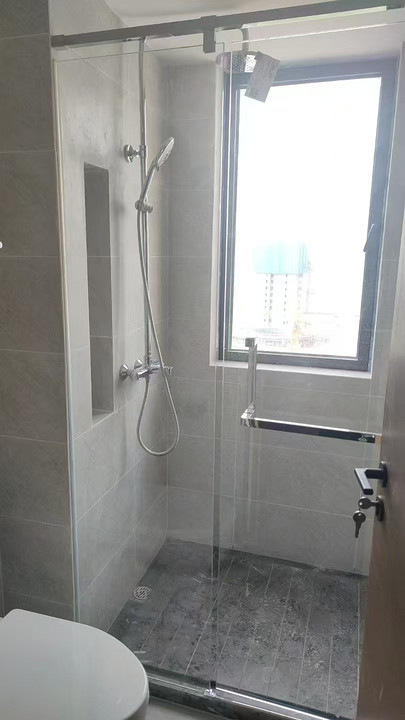 淋浴间玻璃隔断