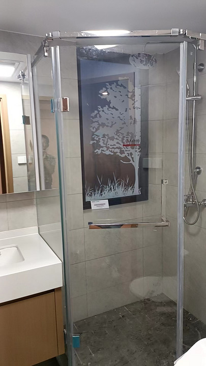 淋浴间玻璃隔断