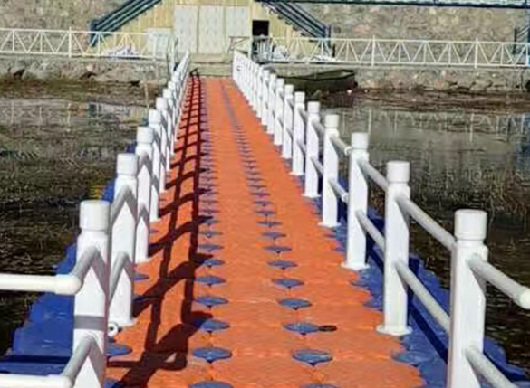 水上乐园设备拼接塑料方形浮筒 水上码头浮桥栈道摩托艇泊位浮筒