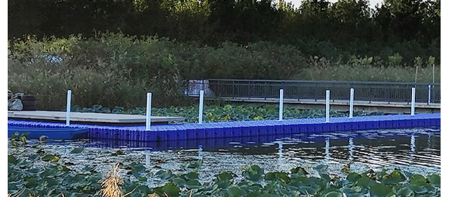 源頭廠家供應(yīng)水上戶外橋頭浮筒浮橋 藍(lán)色橙色水上滾筒 配件齊全
