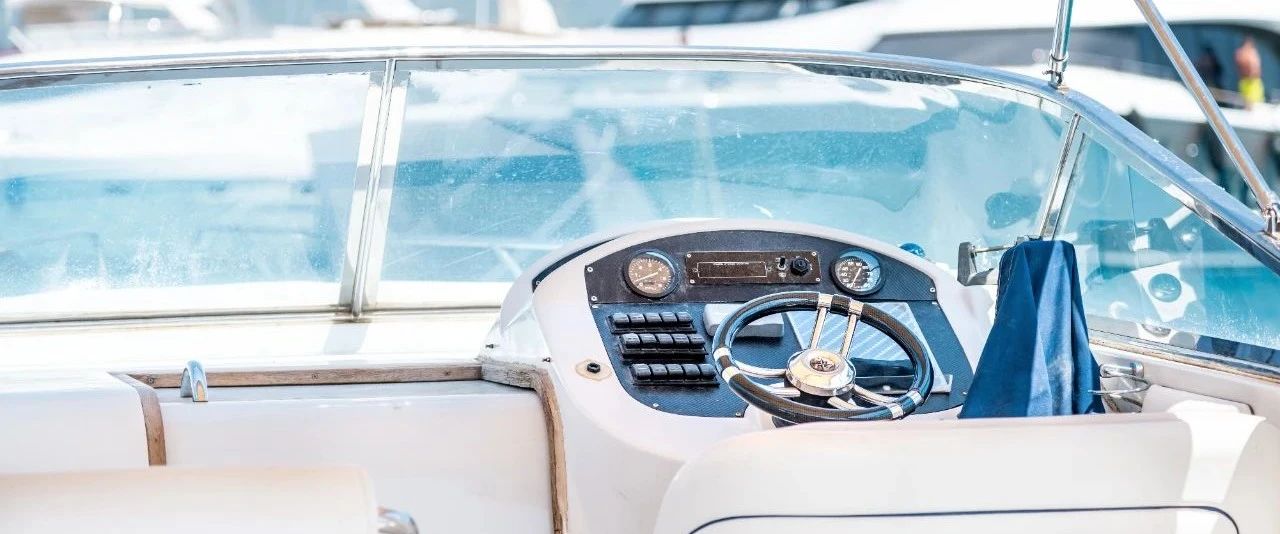 行业简报 | Lazzara Yachts LPC300游艇亮相、Sunreef拓展全球市场版图、甲醇燃料拖船技术引领变革