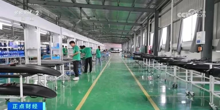 水上运动资讯 | 水上轻量化新品引领市场增长；2025冲浪斗篷市场分析；自助水上craft正式被推出；河流桨板智能安全绳…