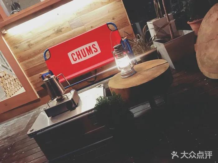來不及解釋了，快上車，帶你去西餐廳玩露營！