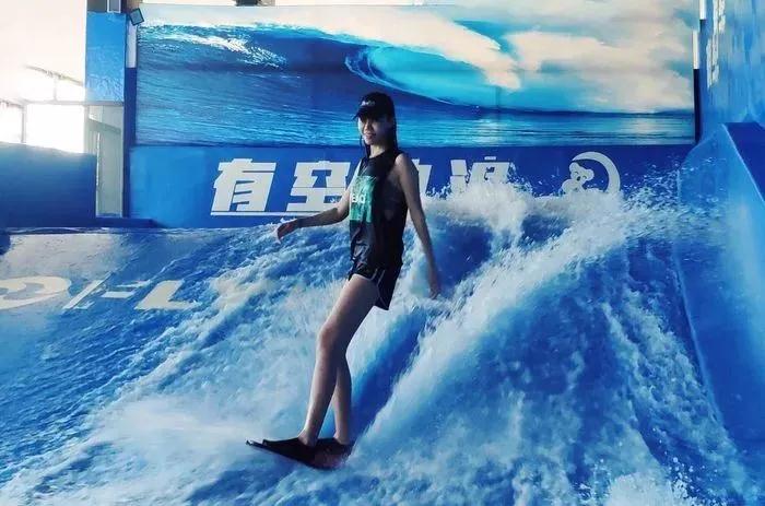 溫度驟降的上海，居然還有人在玩沖浪？