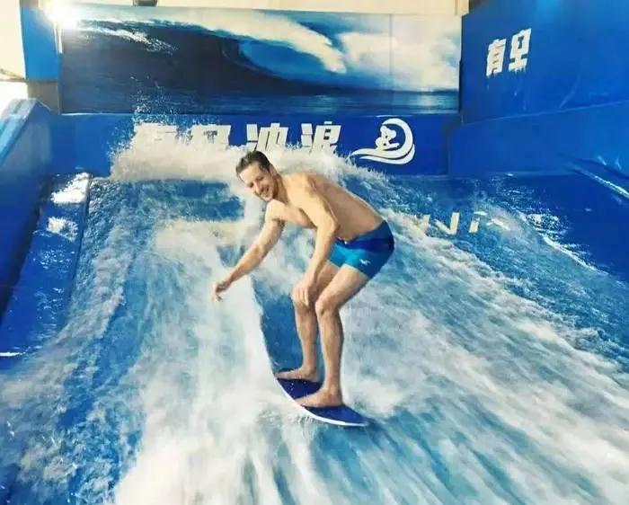 溫度驟降的上海，居然還有人在玩沖浪？