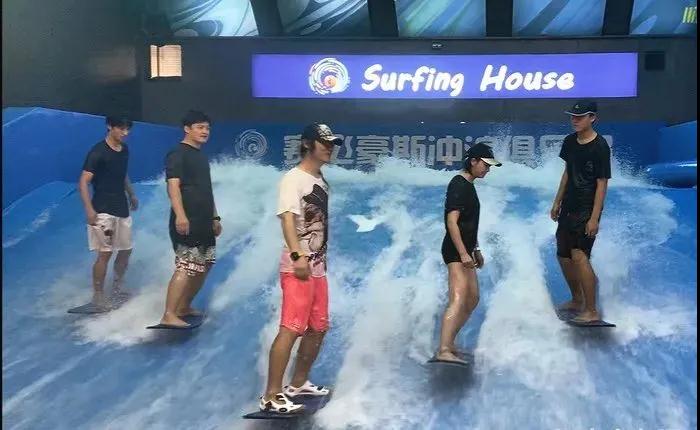 溫度驟降的上海，居然還有人在玩沖浪？