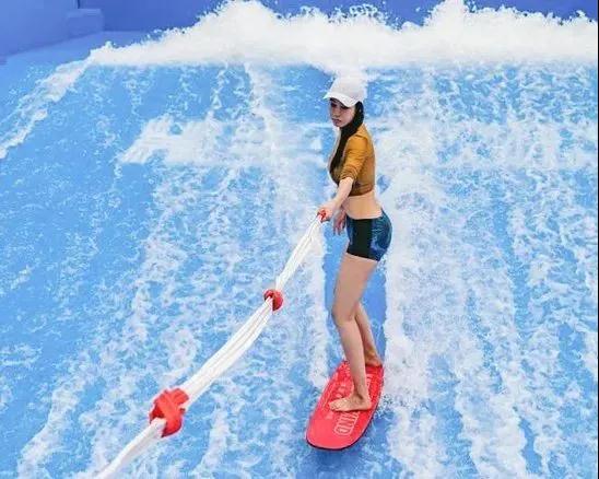 溫度驟降的上海，居然還有人在玩沖浪？