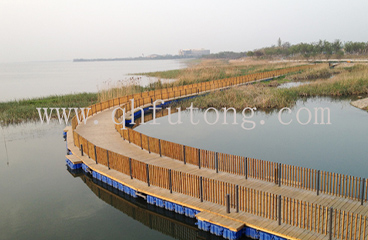 苏州阳澄湖水上浮桥