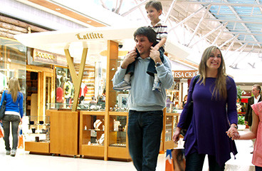 君领游艇俱乐部时尚购物