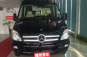 新款豪华奔驰旅居车