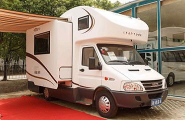 整体式双拓展欧式房车