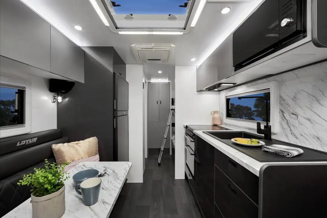 用造火箭的材料造拖車？特斯拉這回真下血本了