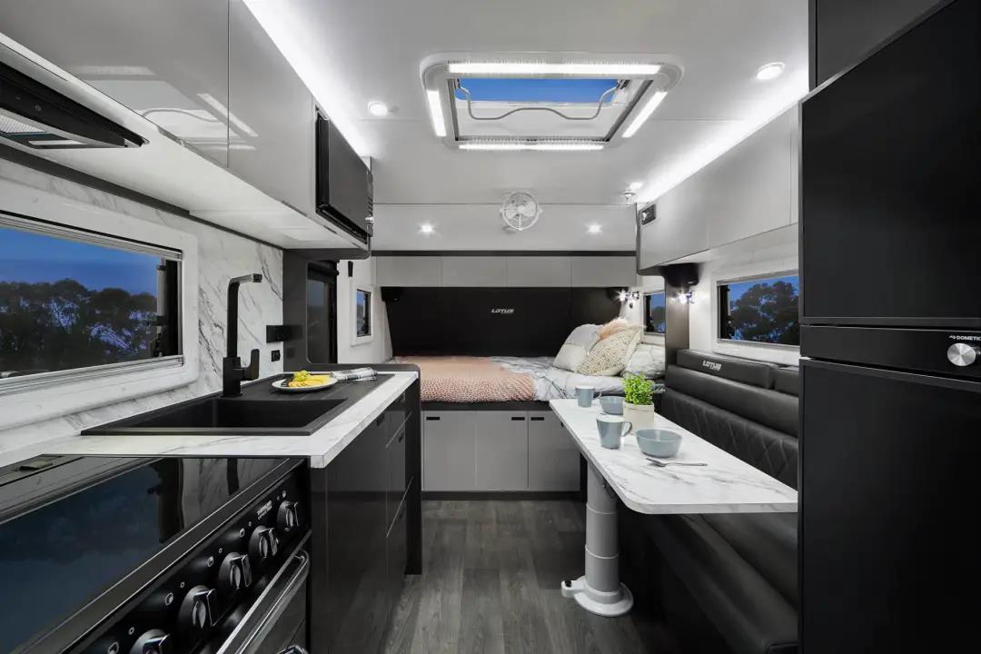 用造火箭的材料造拖車？特斯拉這回真下血本了