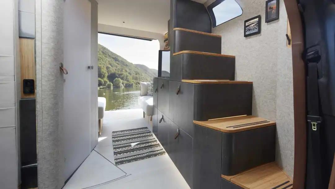 用造火箭的材料造拖車？特斯拉這回真下血本了