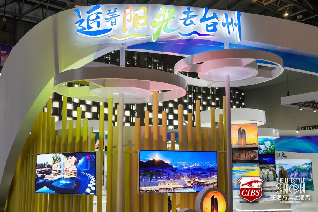 “水”里，“路”上，怎么“游”？