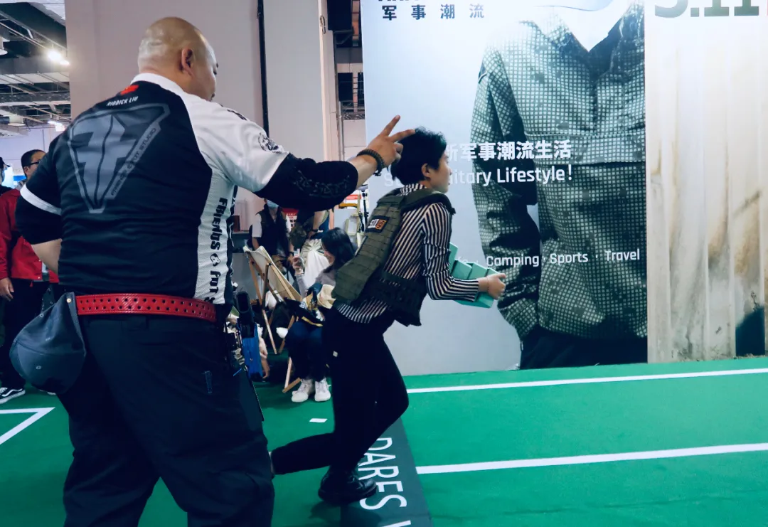 “軍事潮流”燃爆上海世博展覽館 ，ARMSROCK引領(lǐng)全新軍事潮流生活方式