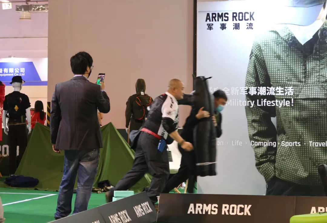 “軍事潮流”燃爆上海世博展覽館 ，ARMSROCK引領(lǐng)全新軍事潮流生活方式