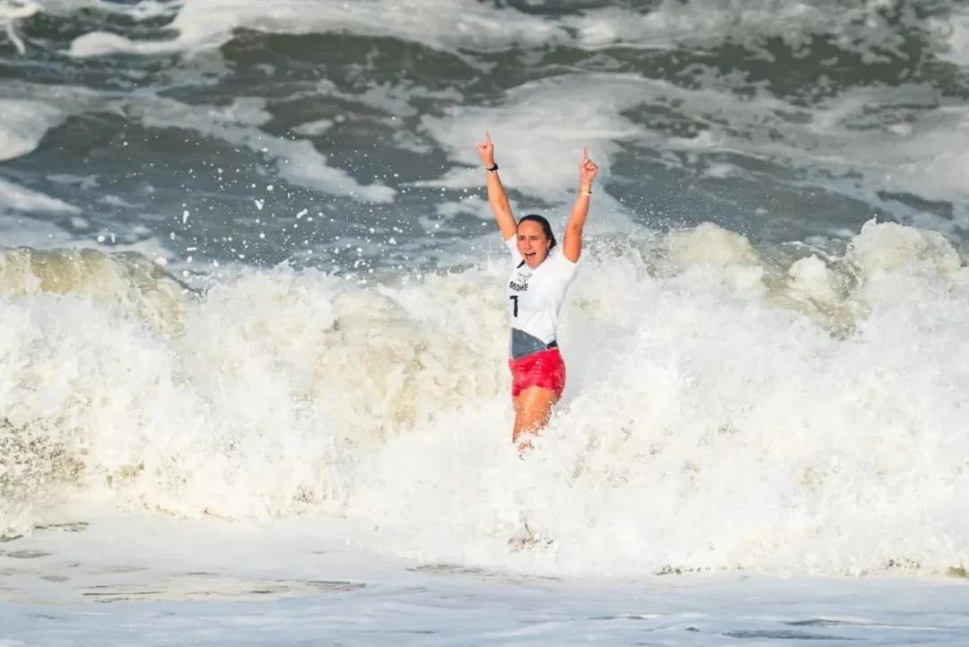 這些沖浪女孩帥爆了!非凡女子力太耀眼! 這些沖浪女孩帥爆了!非凡女子力太耀眼!
